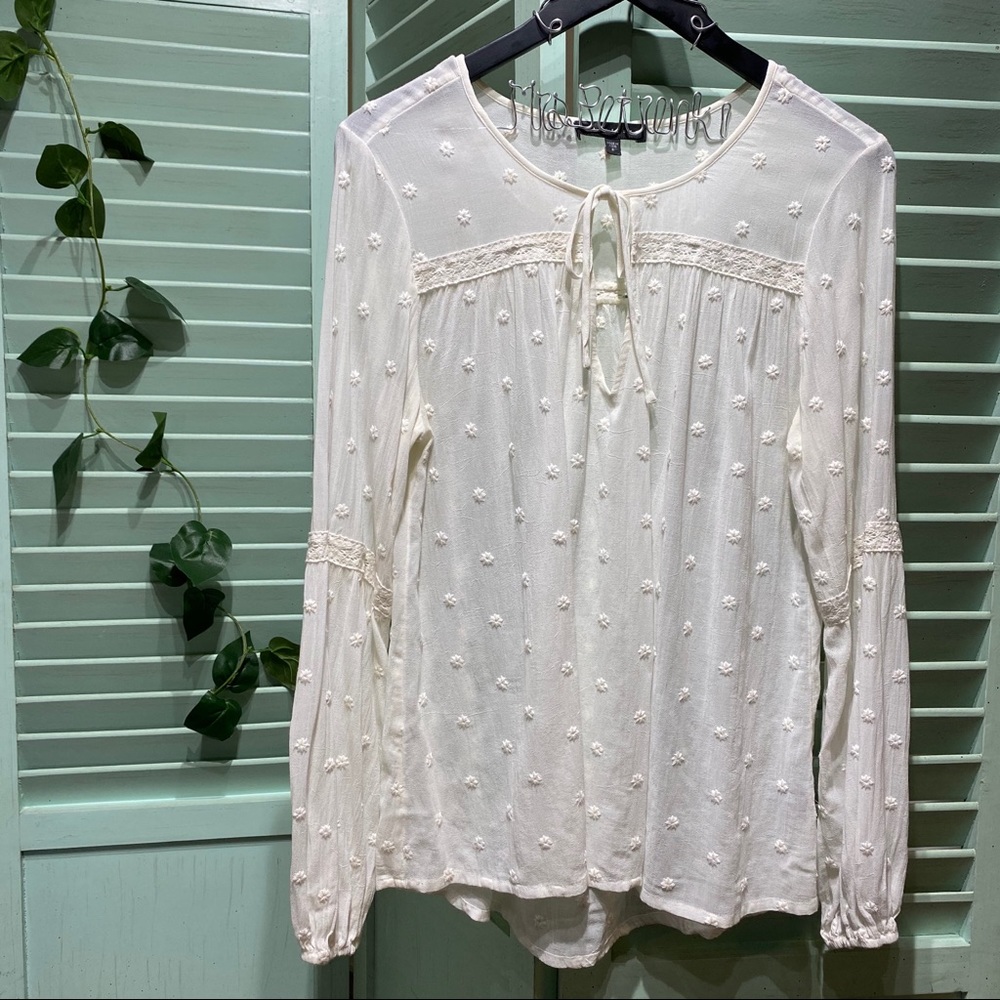 Sanctuary White Sheer Flower Keyhole Blouse